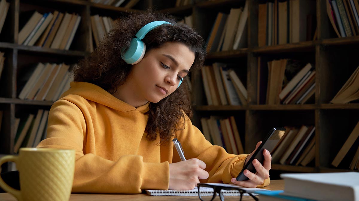 rosetta-stone-girl-headphones-library-social-image-1200